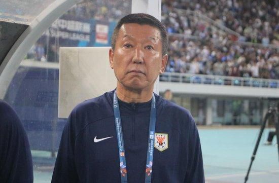 美女扒开下面让男生舔