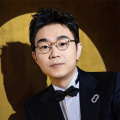 扒开她的内裤把她摸出水软件